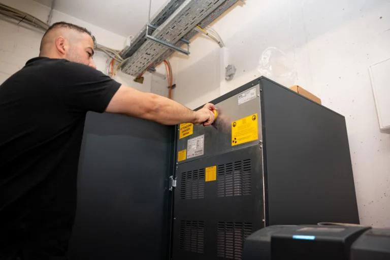 Unterbrechungsfreie Stromversorgung (USV) für die elektrische Infrastruktur eines Bürogebäudes – Elektrotechnik -Level Up