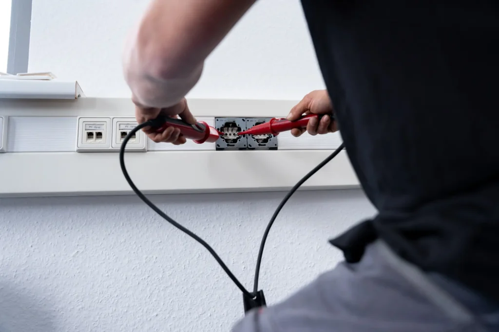 Anschluss und Verdrahtung elektrischer Leitungen bei einer Gebäudeinstallation – Elektrotechnik -Level Up