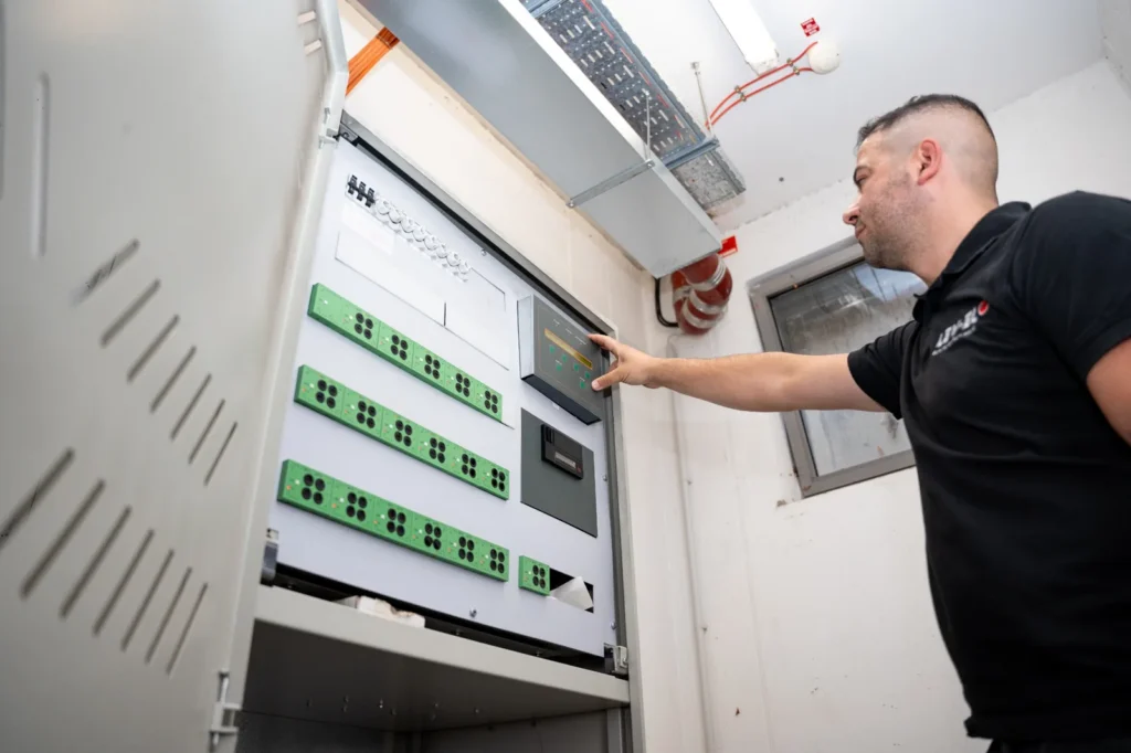 Messung und Funktionsprüfung eines Elektroverteilers nach DIN VDE – Elektrotechnik -Level Up